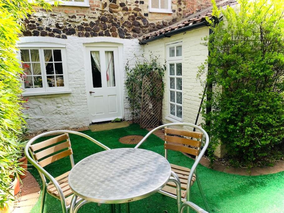 The Beehive, Ground Floor Apartment In Norfolk, No Shared Amenities Downham Market Dış mekan fotoğraf